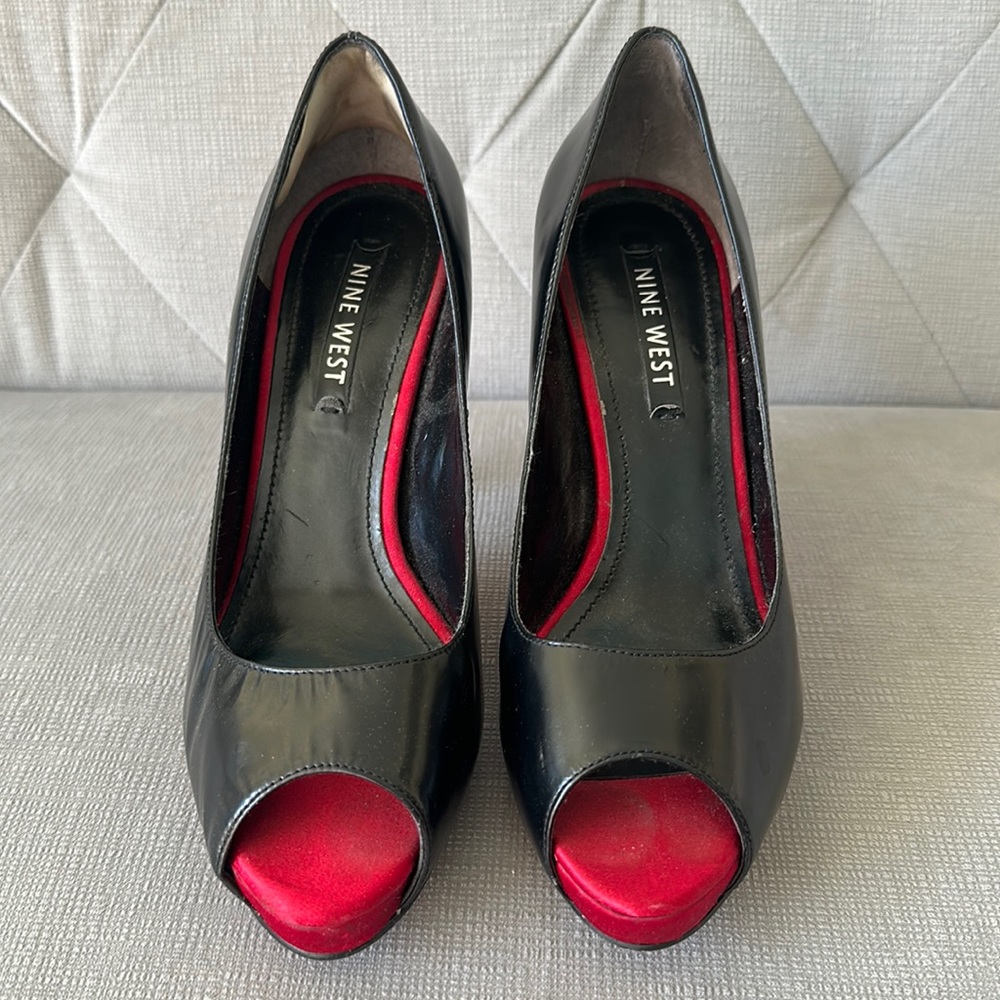 NINE WEST 7 WIDE PEEPTOE PUMPS